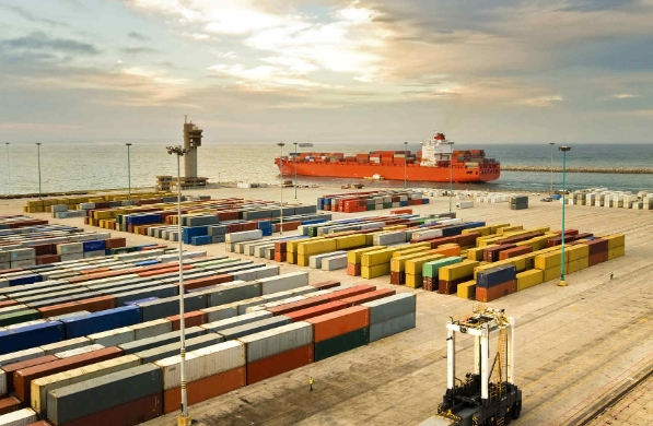 隨著全球經(jīng)濟一體化不斷深化，寧波貨代業(yè)還將面臨更多的機遇和挑戰(zhàn)