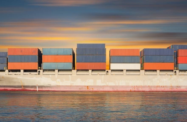 貨運代理提供了便捷高效的貨運服務(wù)，也為全球貿(mào)易繁榮做出重要貢獻(xiàn)