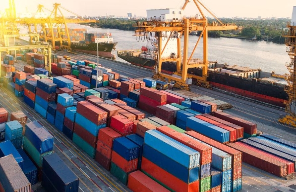 國際貨代行業如同一座橋梁，連接著世界各地的商品與消費者