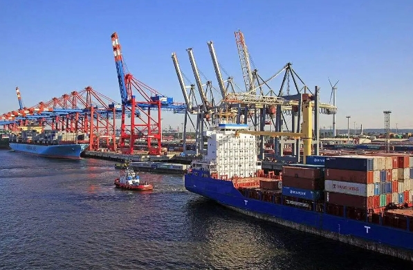 在全球化浪潮推動下，國際海運(yùn)作為連接世界的橋梁其重要性不言而喻