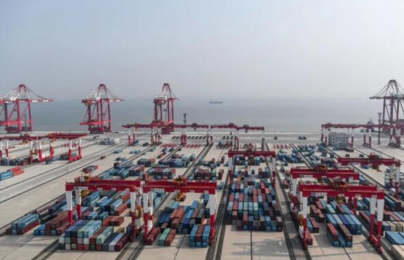 在國際貿(mào)易的大舞臺上，貨代公司扮演著多重角色